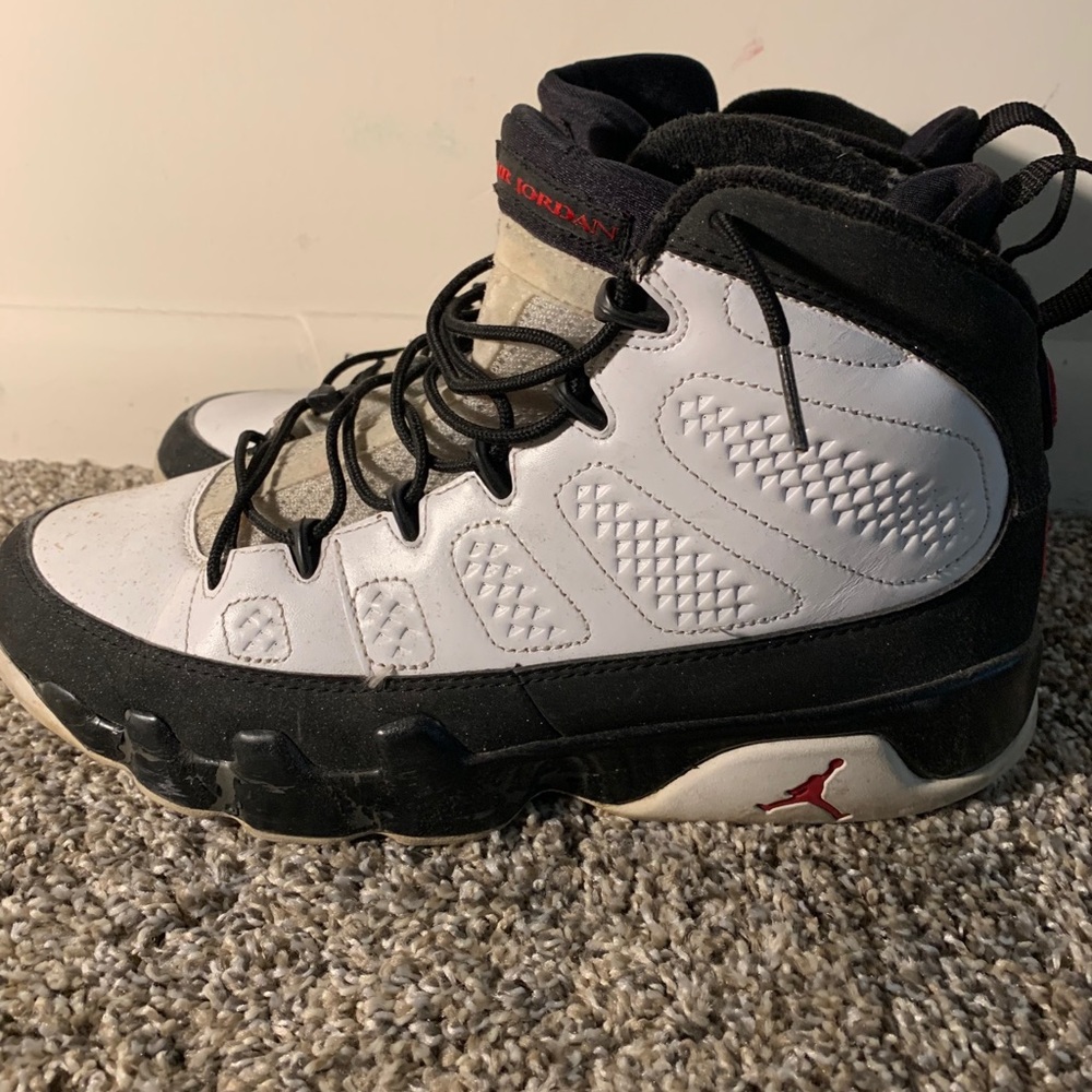 Jordan 9s b&w sz10 7.5/10